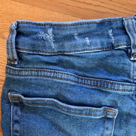 Ladies Distressed Jean Shorts - Picture 7 of 7